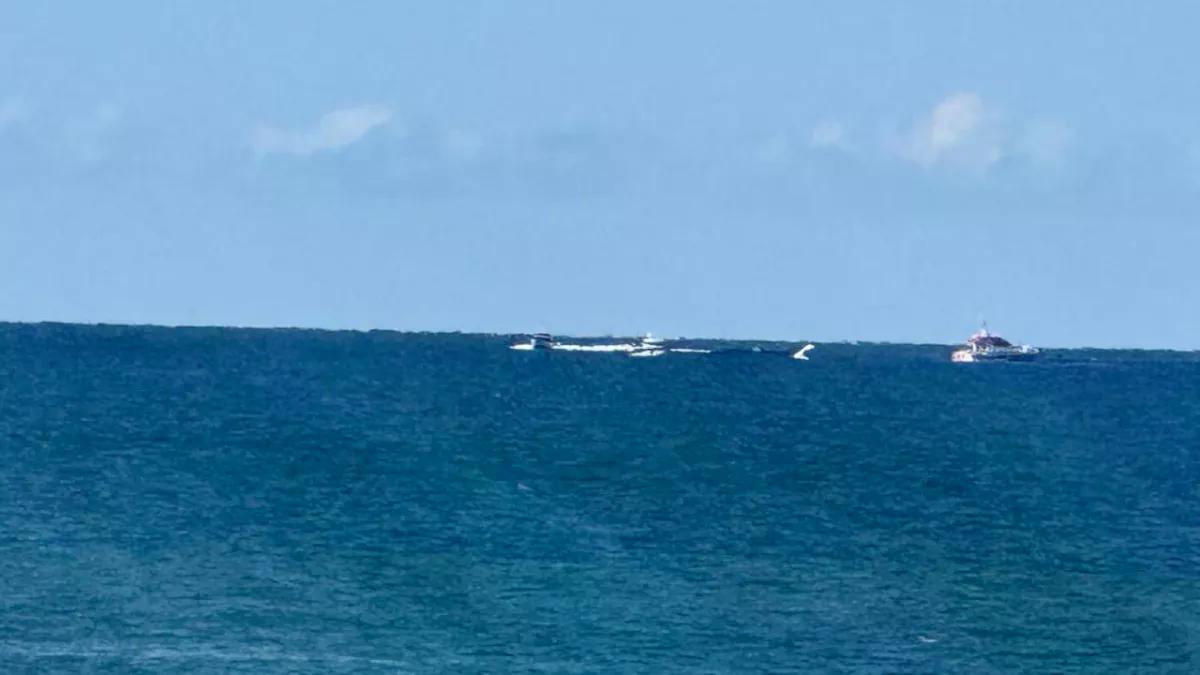 Частный самолет сел в море у берегов Турции