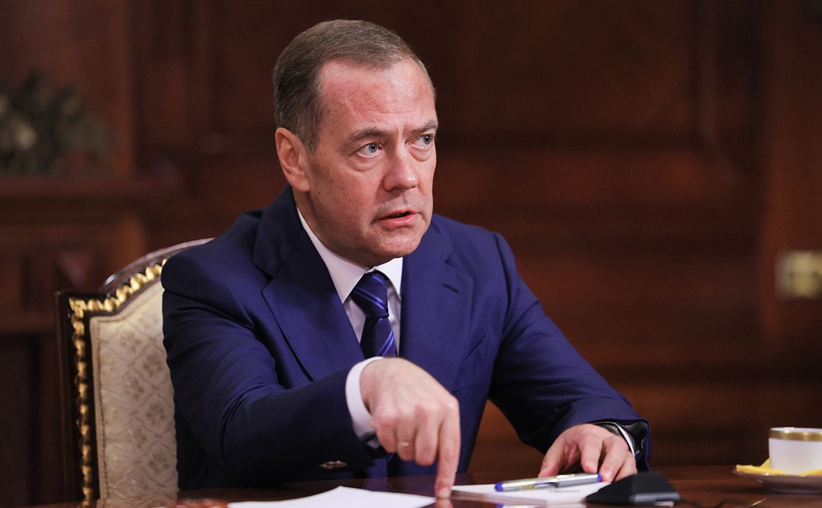 Медведев: Россия готова завершить конфликт, но не на условиях Киева