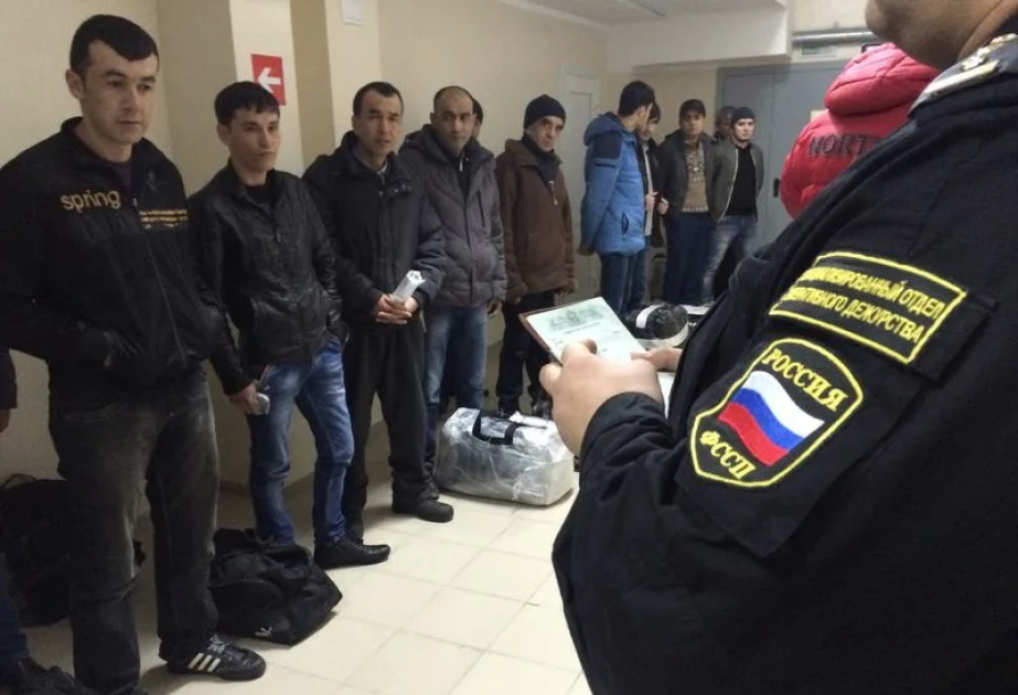 
Около 100 тысяч мигрантов выдворены из России за полтора года
