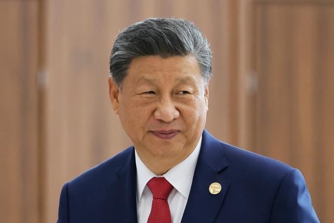 Си Цзиньпин призвал расследовать причины пожара на судне в Циндао