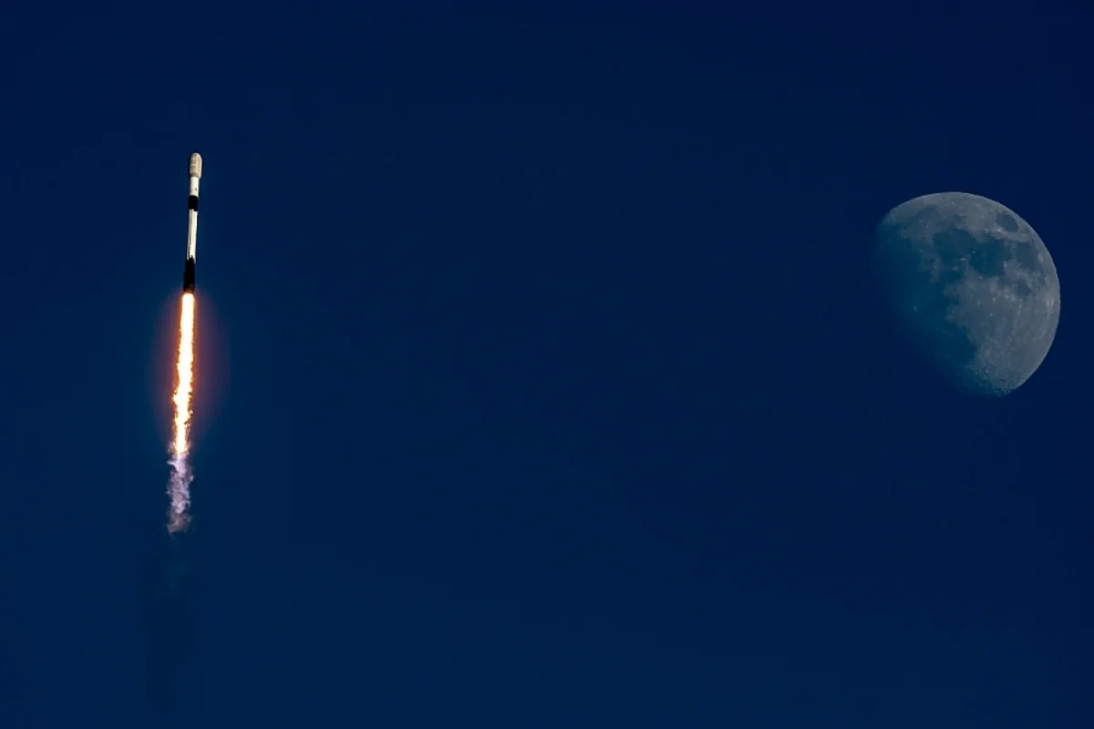 SpaceX вывела на орбиту три спутника O3b mPOWER
