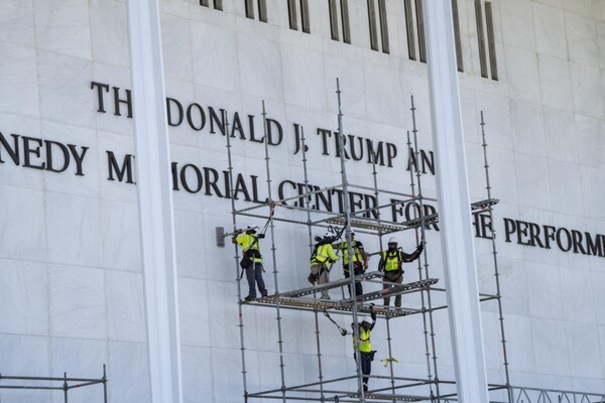 Кеннеди-центр закрывают на фоне спора с Трампом