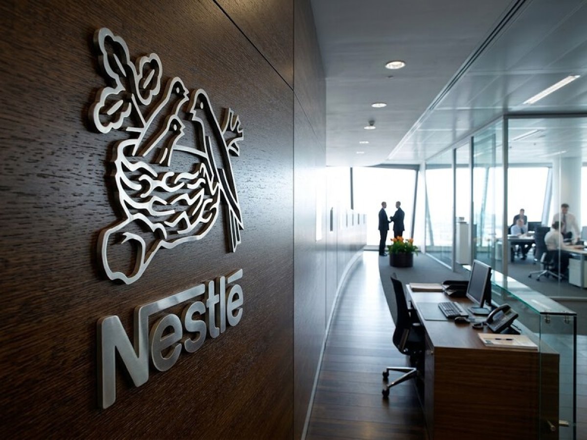 Путин передал под временное управление активы Nestle, Auchan и Leroy Merlin