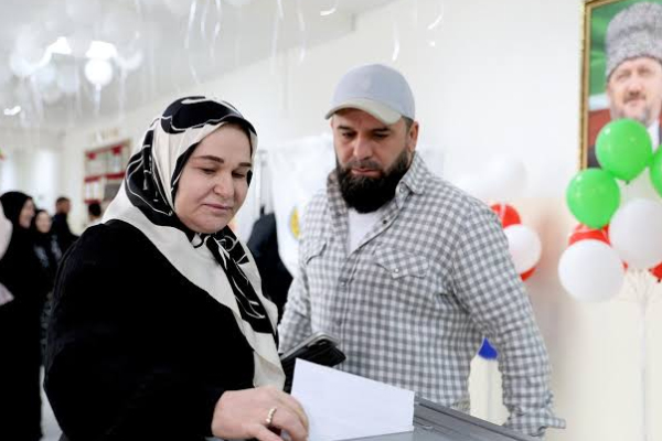 Кадыров набирает 99,85% голосов на выборах главы Чечни
