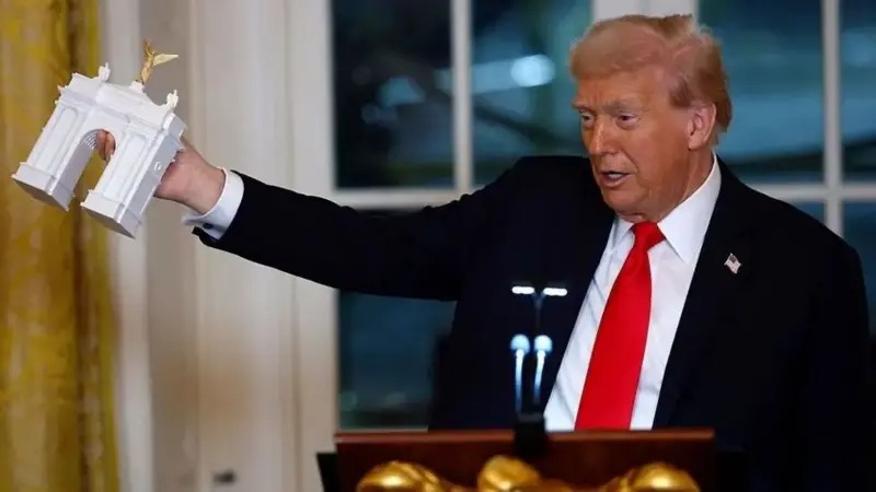 Трамп предложил превратить триумфальную арку в Вашингтоне в военный объект
