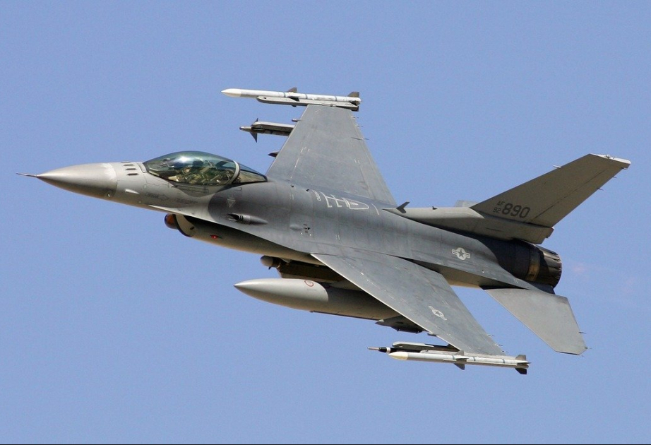 Пилот катапультировался: F-16 разбился на базе США в Германии