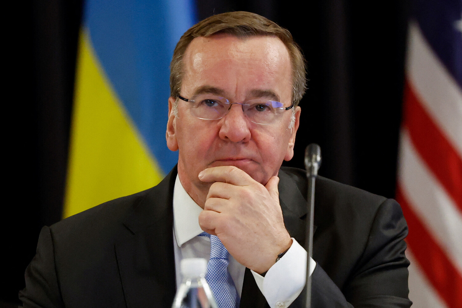 Глава Минобороны Германии опроверг заявления о закупках устаревшего оружия для армии
