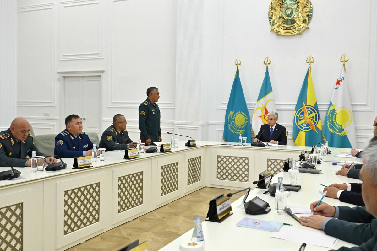 Токаев потребовал реформировать армию после гибели военных на Каспии