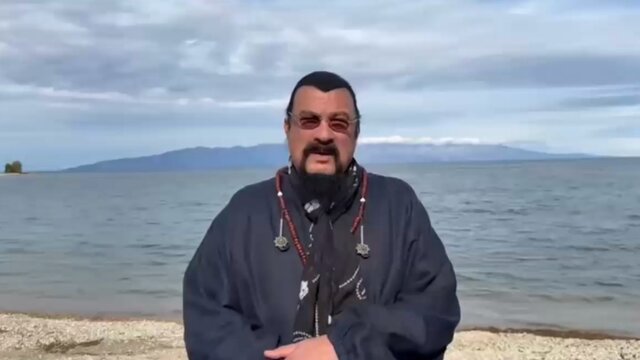 Стивен Сигал рекомендовал туристам отдыхать на Байкале