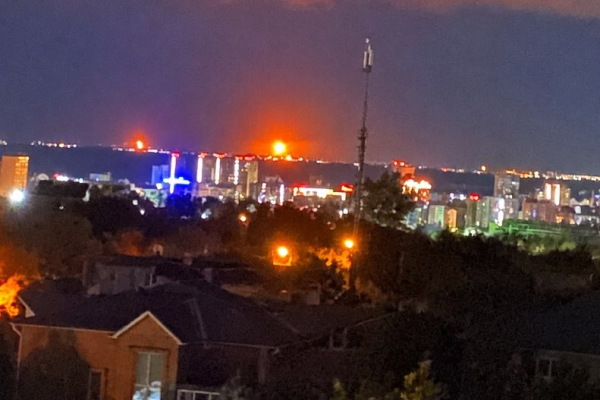 Дроны атаковали Волгоград: сообщается об ударах в районе НПЗ
