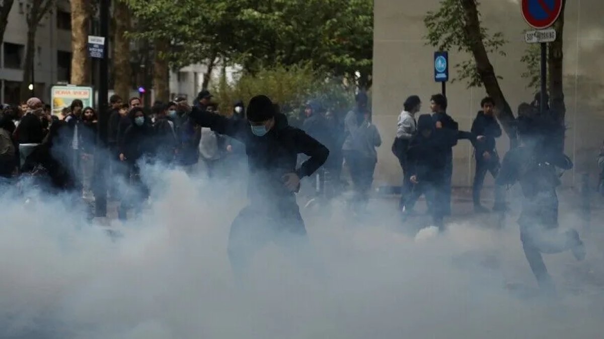 
Протесты лицеистов во Франции: более 1700 задержанных
