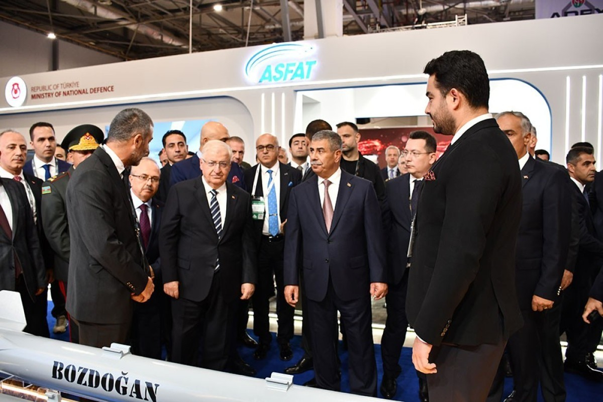 Министры обороны Азербайджан и Турция на ADEX-2026
