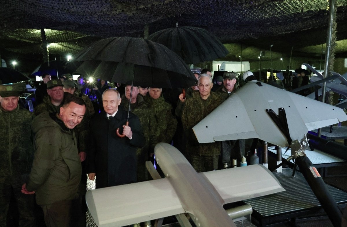 
Путину показали атакующие Украину &laquo;герани&raquo;