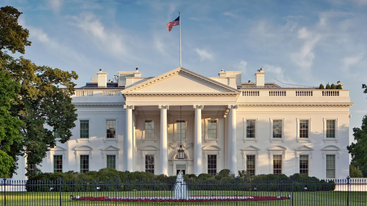 
WSJ: Белый дом за четыре месяца определит подход США к развитию ИИ