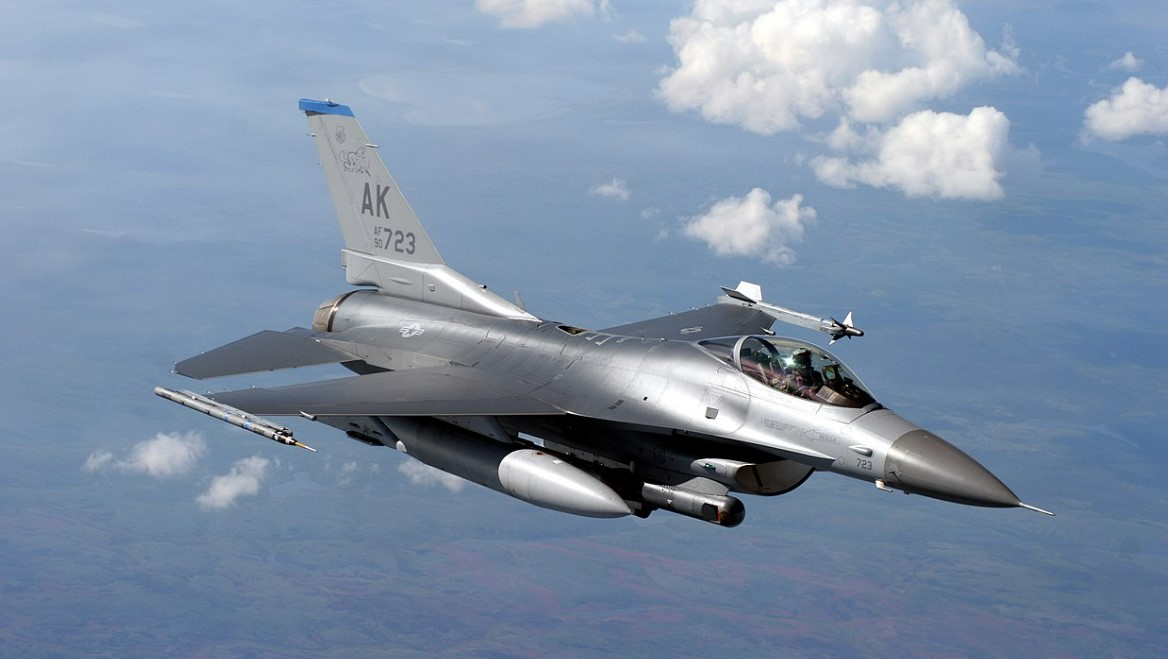 Бельгия готовит Украине F-16, но ждет сигнала из Парижа
