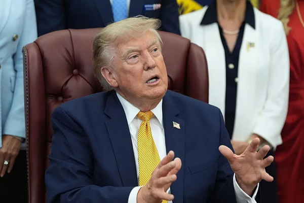Трамп вновь связал рост цен на топливо с ударами Украины по российским НПЗ
