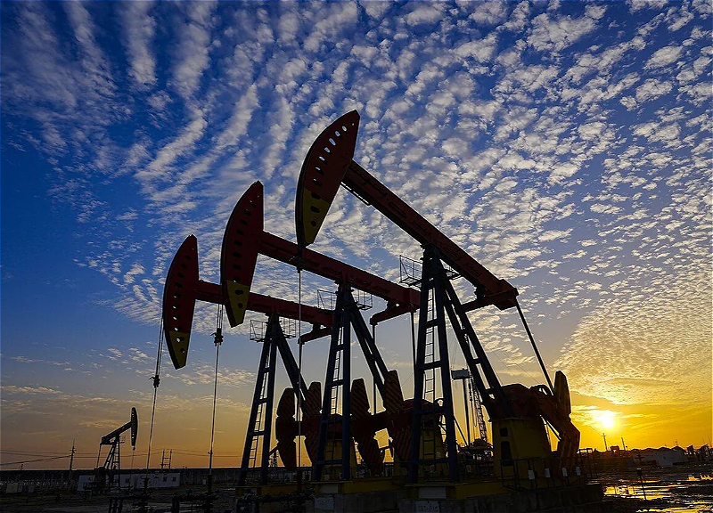 EIA повысило прогноз по добыче нефти в Азербайджане на 2027 год