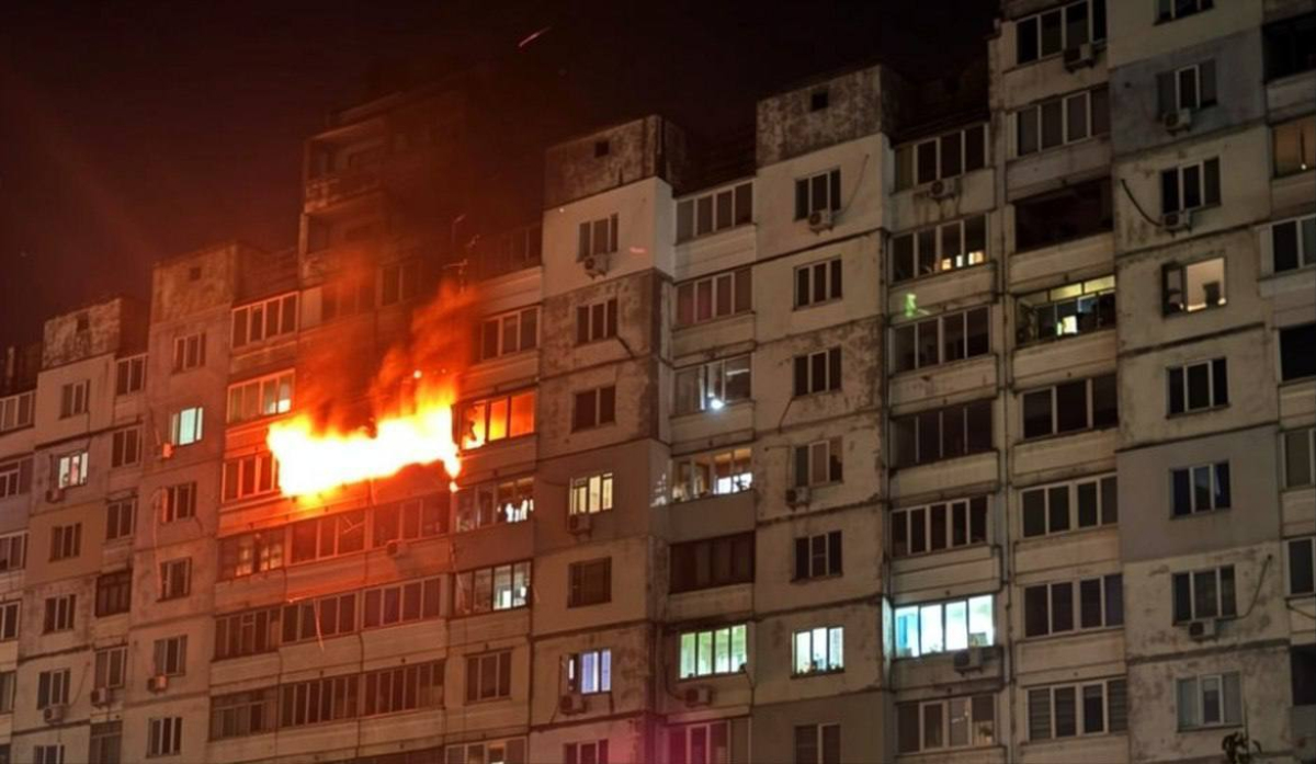 БПЛА ударил по многоэтажке в Киеве: пострадали четыре человека