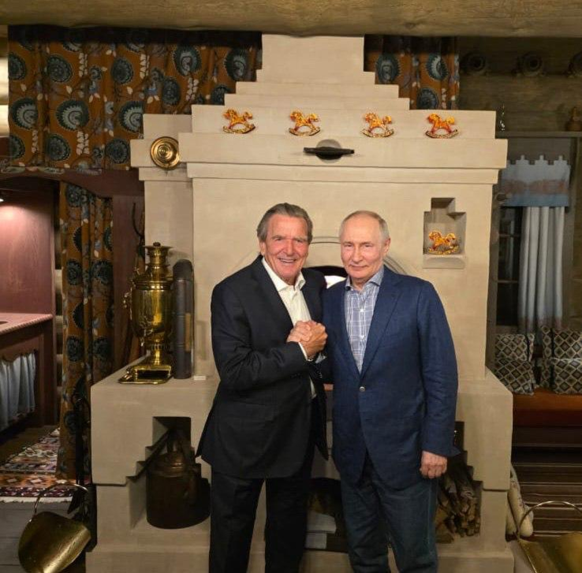 Путин пригласил Шрёдера домой после неожиданной встречи в Москве