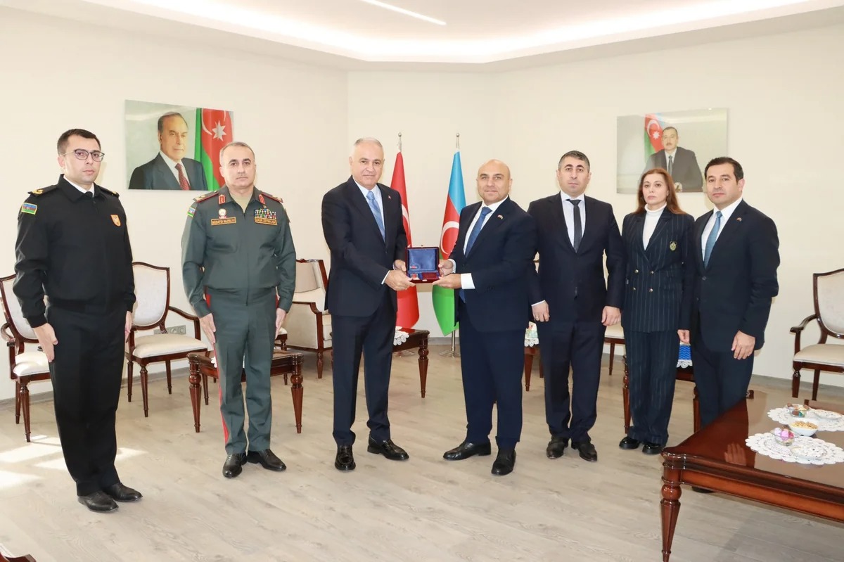 Экс-начальнику Генштаба Турции вручили азербайджанскую медаль за военное сотрудничество
