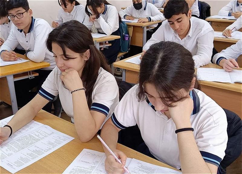 В школах Баку начнут проводить мониторинги соблюдения правил ношения формы