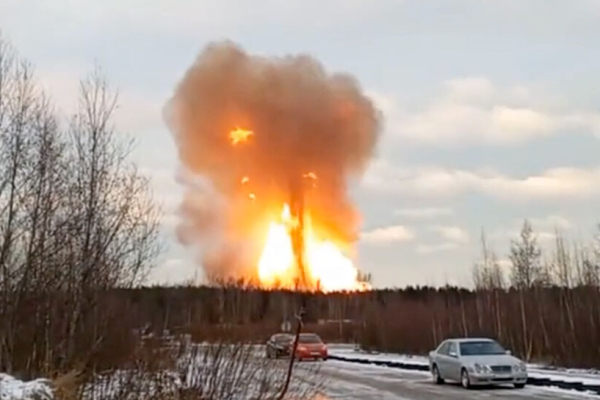 В России взорвался газопровод &laquo;Центральная Азия - Центр&raquo;: высота столба пламени достигала 80 метров
