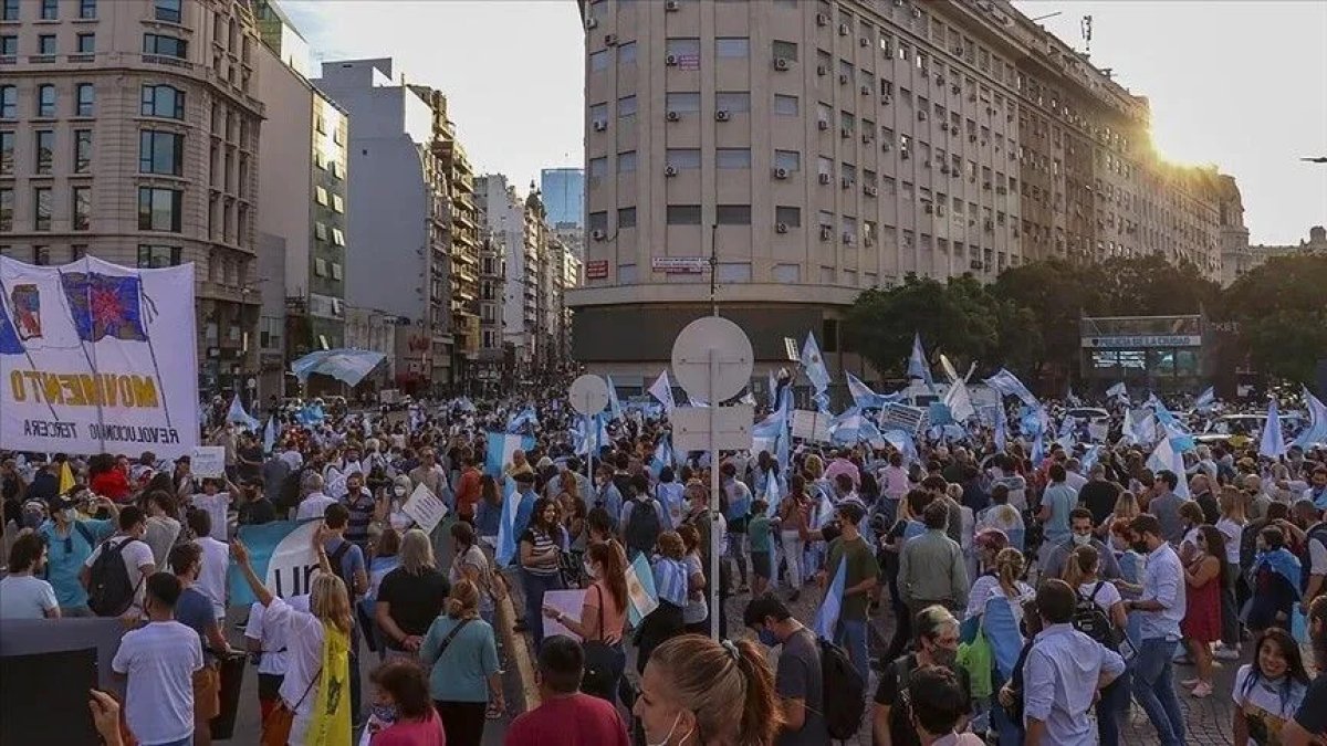 Аргентина протестует против сокращения расходов на образование