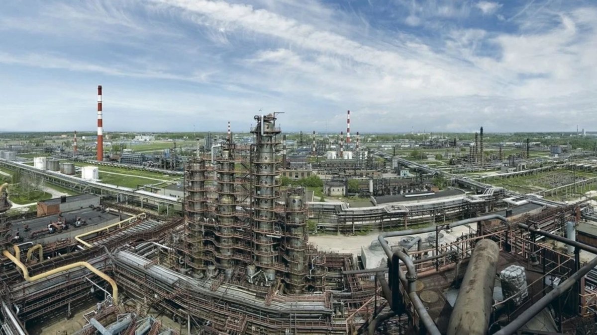 
Российские нефтезаводы продолжают выходить из строя