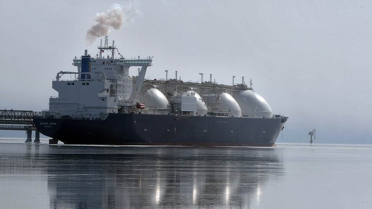 
Газовоз под обстрелом