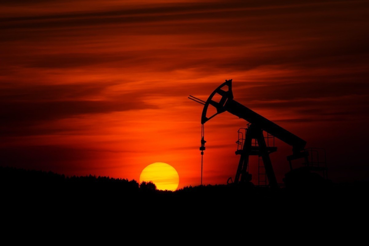 
На мировых рынках подешевела нефть