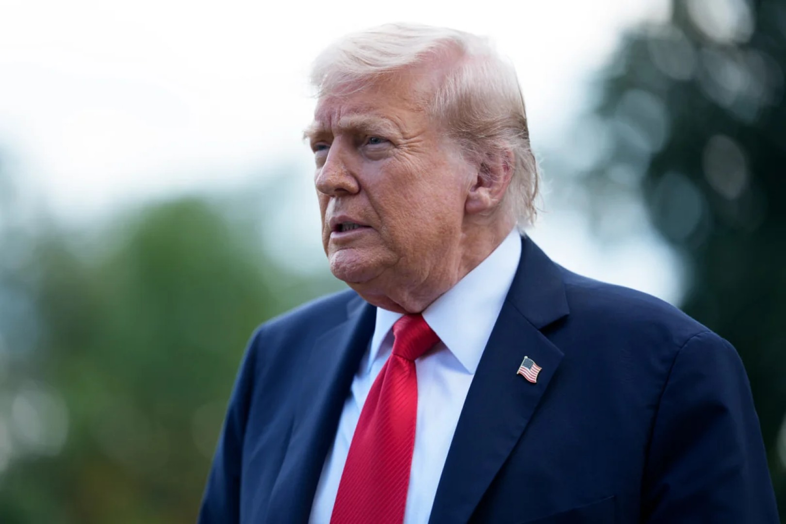 
Трамп призвал Францию немедленно закрыть границы