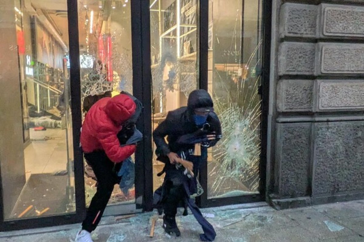 Италия готовится к жестким мерам после массовых погромов