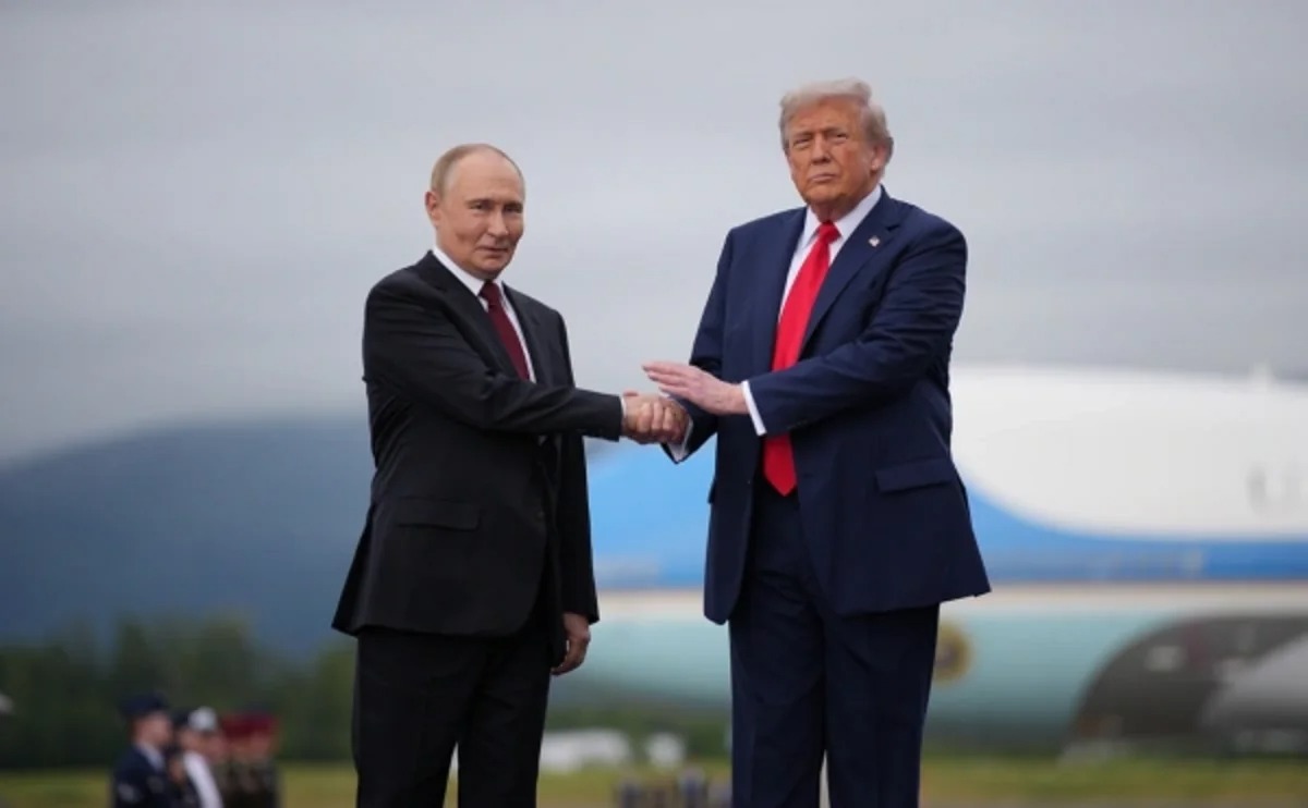 WP: Рост цен на топливо и выборы в США подтолкнули Трампа к сближению с Россией
