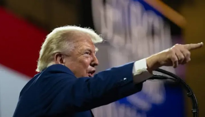 Трамп задумался о выселении журналистов из Белого дома
