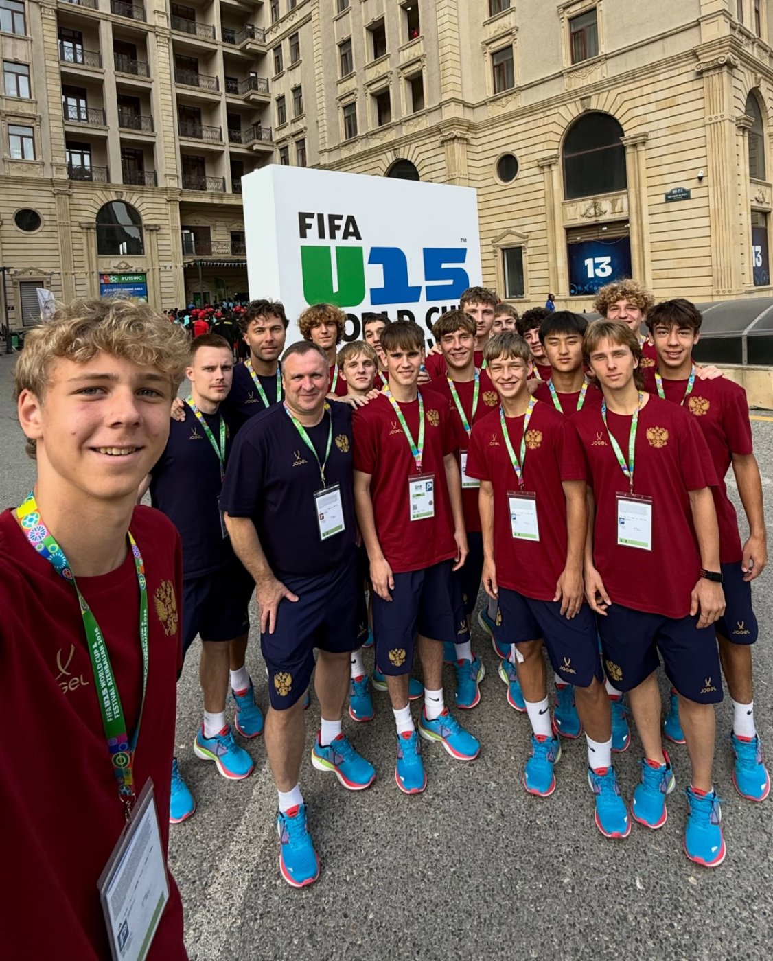 Сафонов напутствовал юных футболистов России перед чемпионатом мира в Баку
