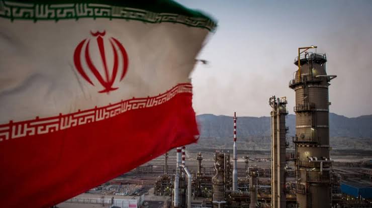 США заблокировали иранский нефтяной экспорт на $25 млрд
