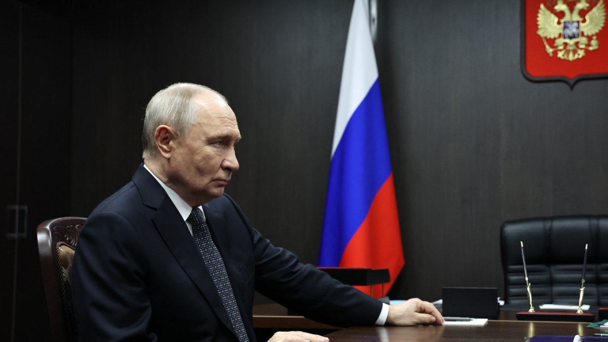 Путин заявил о готовности возобновить трехсторонние переговоры по Украине