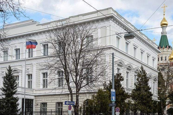 
Выслали российских дипломатов