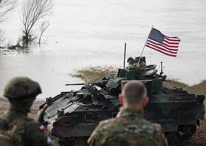 США эвакуируют дипломатов на Ближнем Востоке в обстановке хаоса