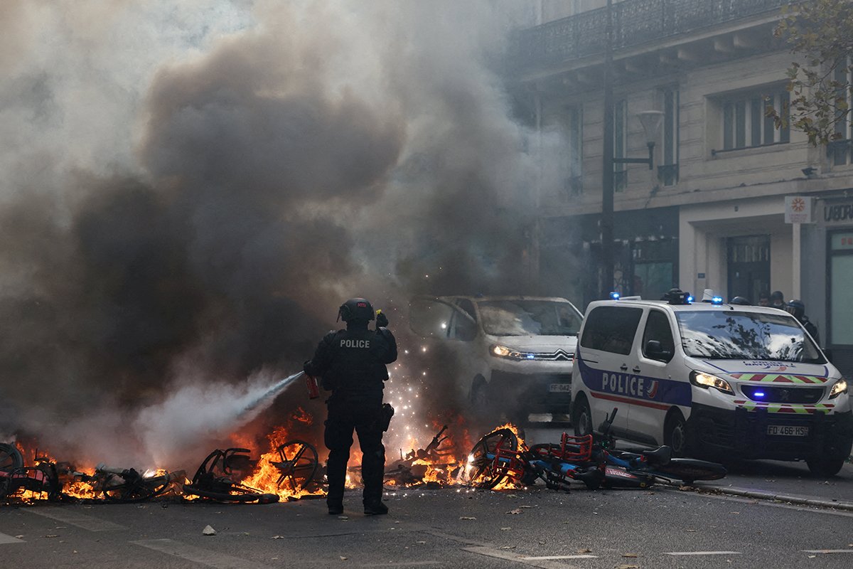 Во Франции из-за протестов могут заблокировать соцсети