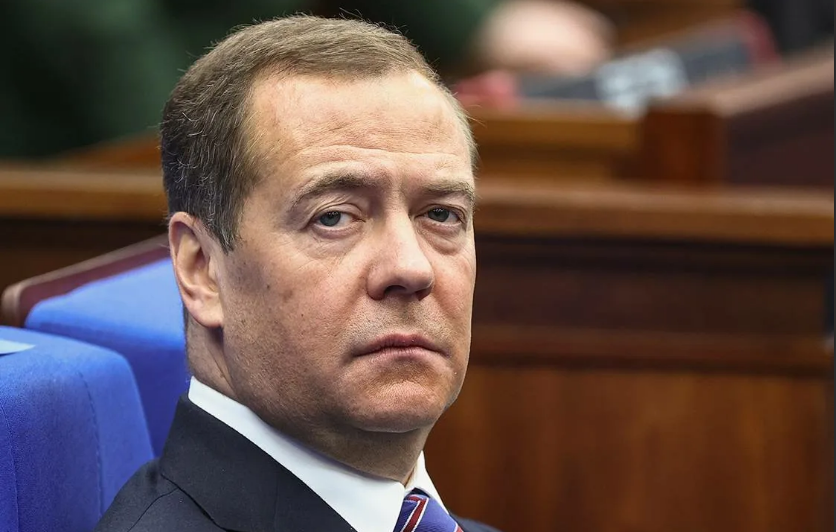 Медведев призвал Трампа &laquo;исправить недоразумение&raquo; в лице Зеленского
