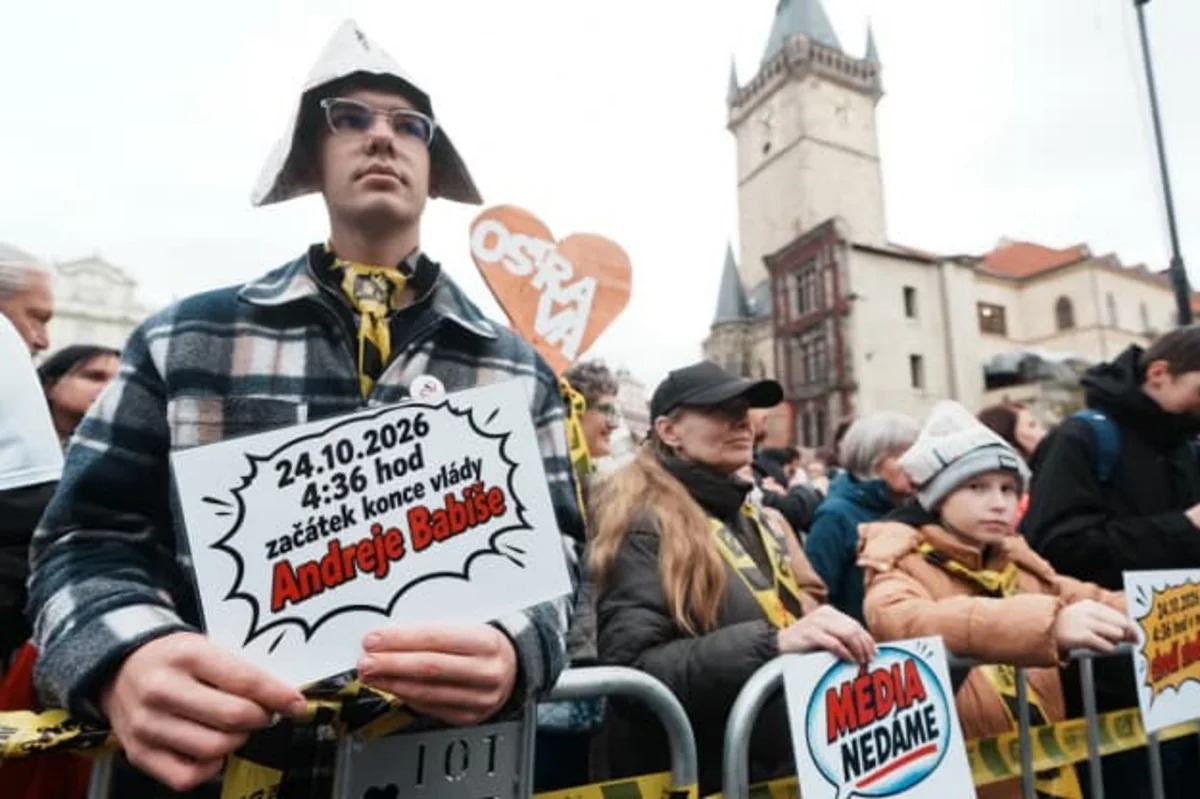 В Чехии тысячи людей вышли на протесты против пересмотра финансирования общественных СМИ
