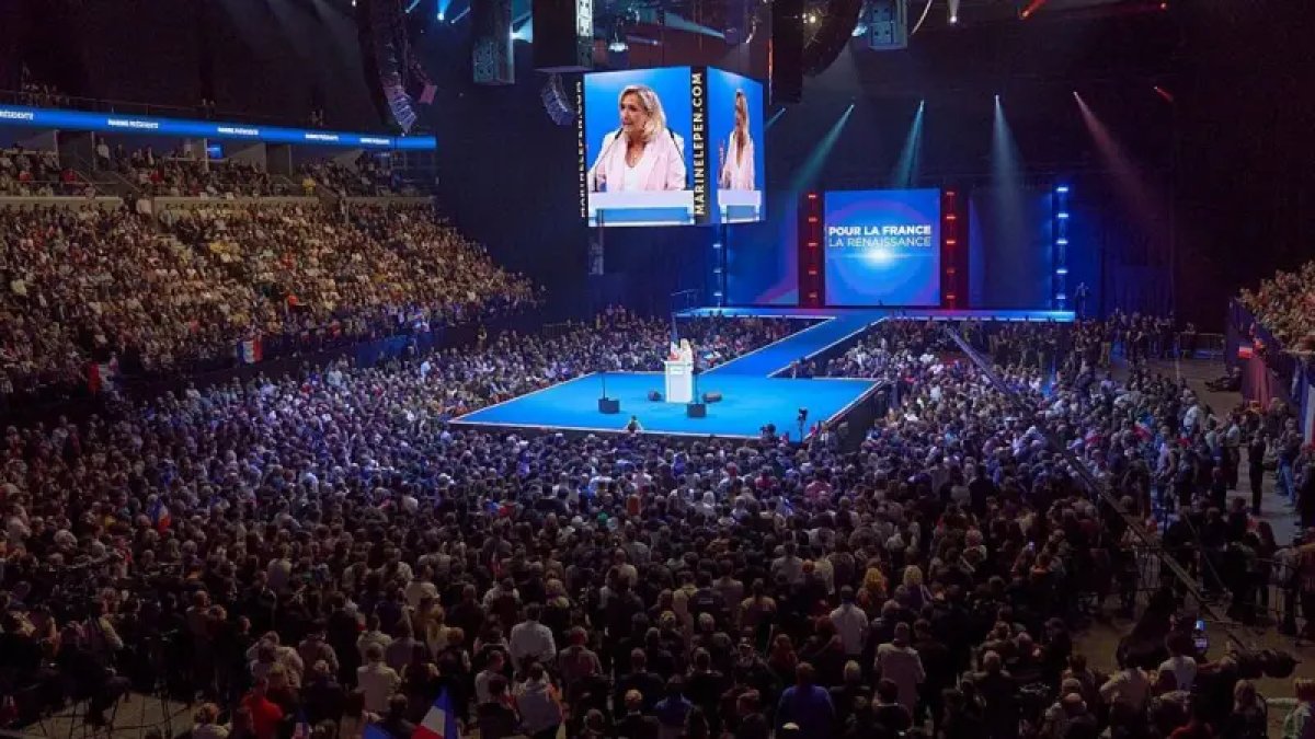 Ле Пен обещает вернуть Франции былое величие