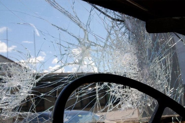 Машина сорвалась в овраг: водитель в тяжелом состоянии
