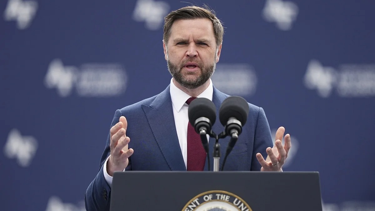 Вэнс заверил, что Трамп не допустит затяжной войны с Ираном