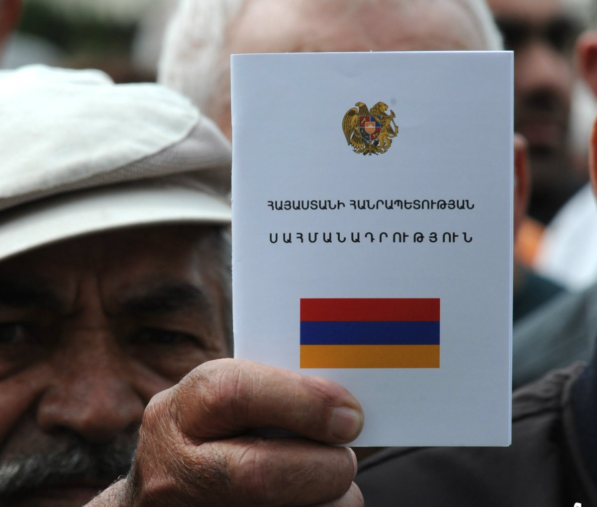 Иреван допускает обсуждение новой Конституции с Баку
