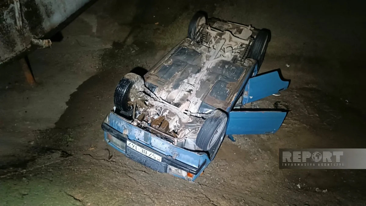 
В Товузе автомобиль упал в канал, пострадали четыре человека