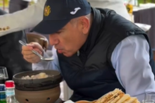 Пашинян ест хаш